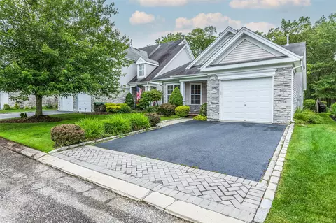75 Madison Cir, Middle Island, NY 11953