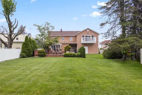 13 Evans Ave, North Hempstead, NY 11507