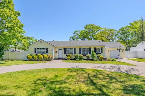 39 Harned Rd, Commack, NY 11725