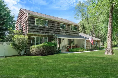 31 Blinker Light Rd, Stony Brook, NY 11790