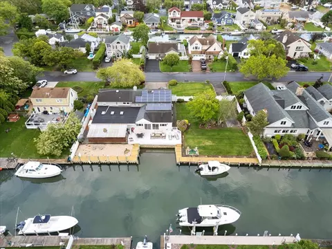11 Stuart Ave, Amityville, NY 11701