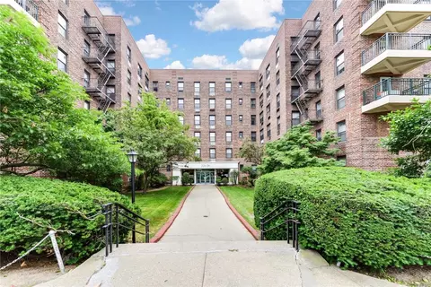 226-26 Union Tpke #1E, Oakland Gardens, NY 11364