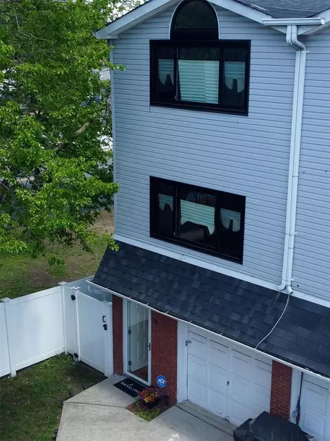 31 Charles Pl, Staten Island, NY 10303