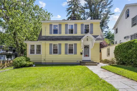 34 Little Neck Rd, New York, NY 11363