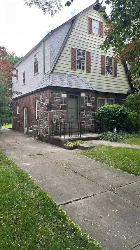 87-18 248th St, New York, NY 11426