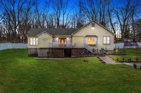 3007 Oak St, Yorktown, NY 10547