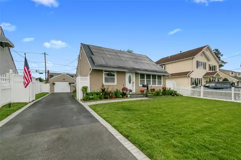 42 Ketcham Ave, Hicksville, NY 11801