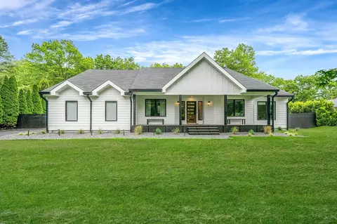 57 Varsity Blvd, Setauket, NY 11733