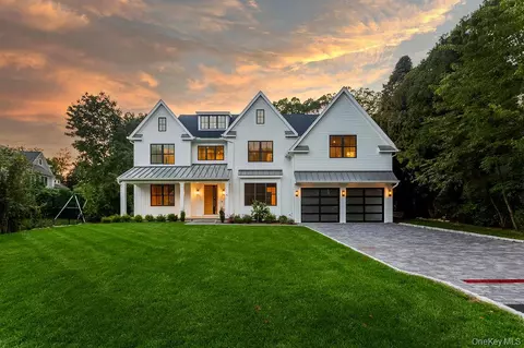 6 Dorchester Ln, Riverside, CT 06878