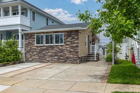 38 Kent Rd, Island Park, NY 11558