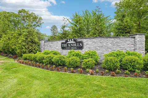 191 Knolls Dr, Stony Brook, NY 11790