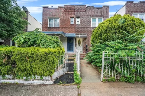 20 Lamont Ct, Brooklyn, NY 11225