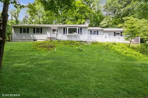 45 Crown Hill Rd, Wappingers Falls, NY 12590