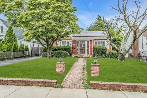 145 Bay Ave, Hicksville, NY 11801