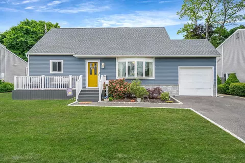 379 Columbus Ave, West Babylon, NY 11704