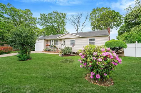 54 Williams Ave, Amityville, NY 11701
