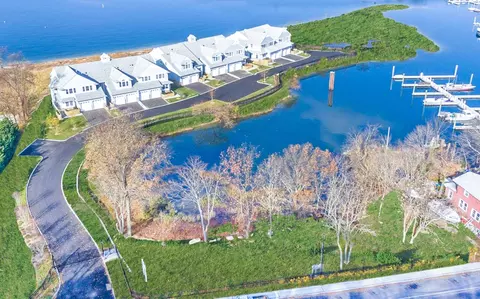 1 Sea Isle Lndg, Glen Cove, NY 11542