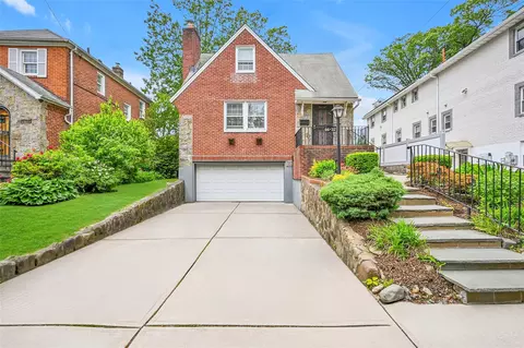 86-32 Avon St, Jamaica, NY 11432