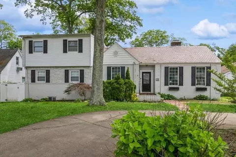 30 Horton Dr, Huntington Station, NY 11746