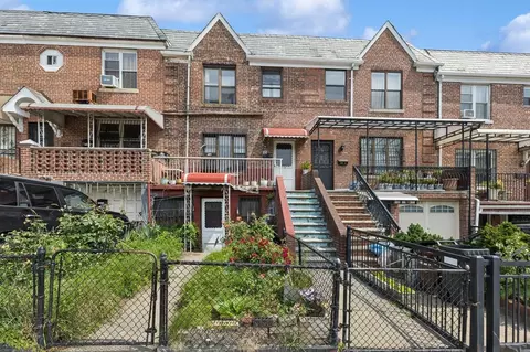 3809 48th Ave, Long Island City, NY 11101