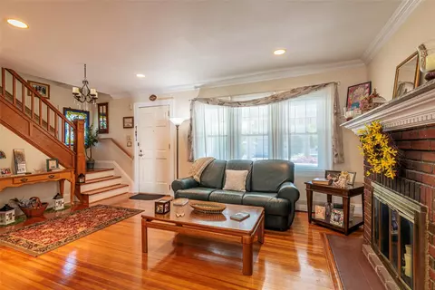 138 Oceanview Rd, East Rockaway, NY 11518
