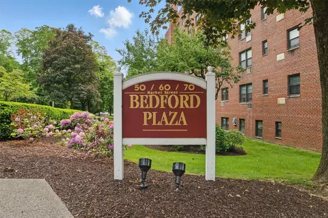 60 Barker St #417, Mount Kisco, NY 10549