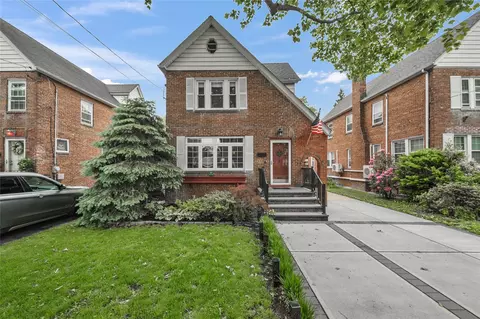589 Liberty Ave, North Hempstead, NY 11596