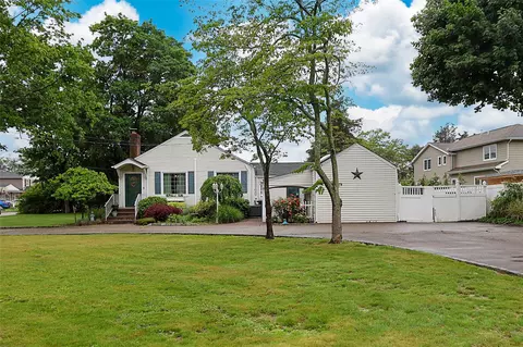 342 Northern Blvd, Saint James, NY 11780
