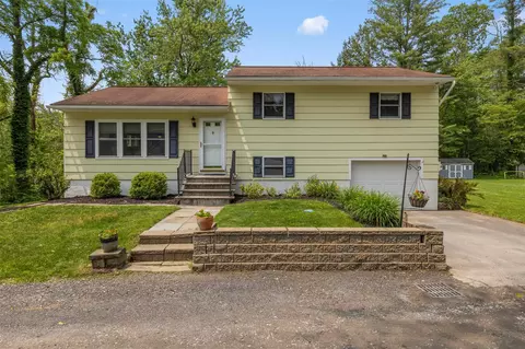 10 Dogwood Ln, New Paltz, NY 12561