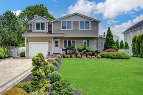 224 Biltmore Blvd, Massapequa, NY 11758