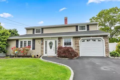 86 Holiday Park Dr, Centereach, NY 11720