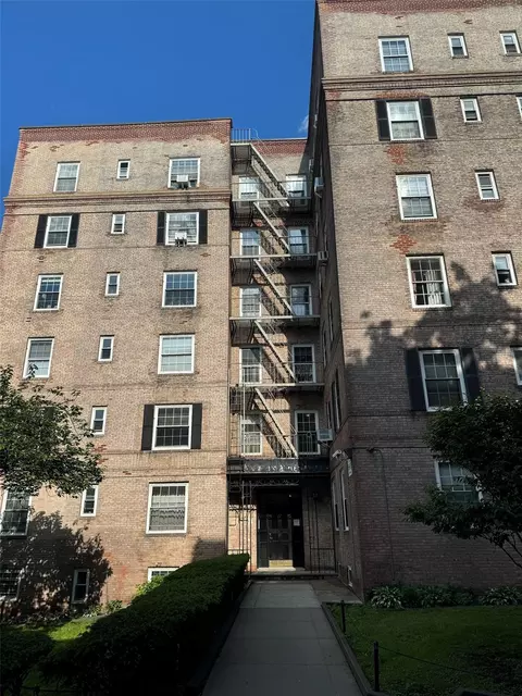 56-05 31st Ave #I5C, New York, NY 11377