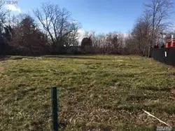 770 N Broadway, Babylon, NY 11701