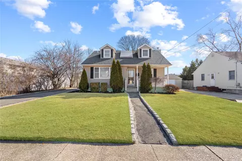 49 Anderson Ave, North Babylon, NY 11703