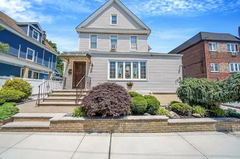 7833 67th Rd, New York, NY 11379
