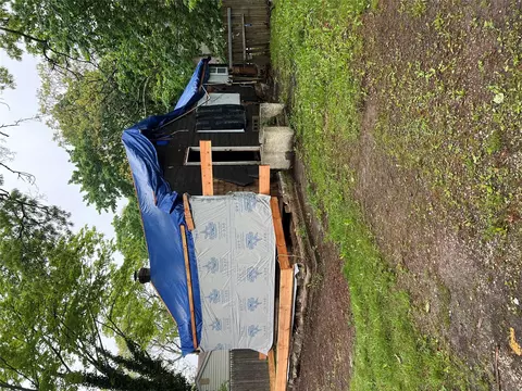 33 Midland Ave, Mastic, NY 11950