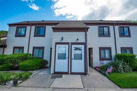 24 Monet Ct #24, Middle Island, NY 11953