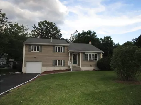 45 Morris Dr, Hyde Park, NY 12538