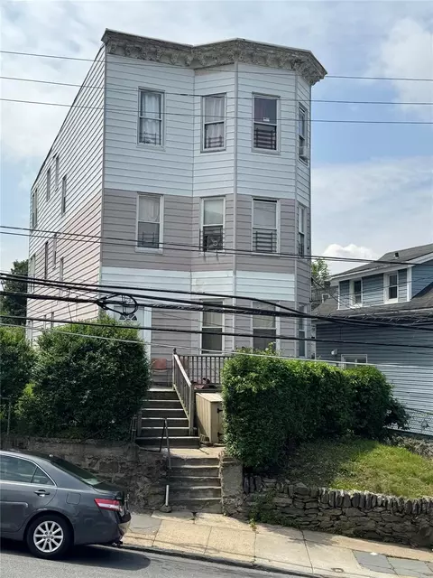 242 Elm St, Yonkers, NY 10710