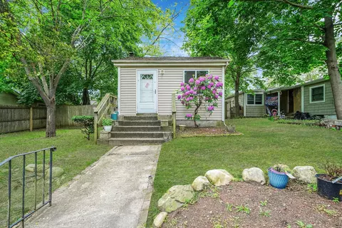 34 Ridgedale Ave, Farmingville, NY 11738