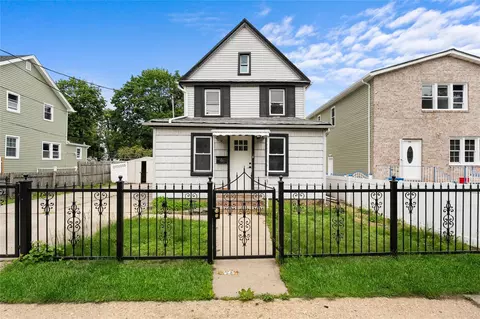 82 Laurel Ave, Hempstead, NY 11550