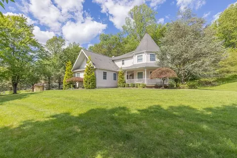 15 S Post Ln, Ramapo, NY 10952