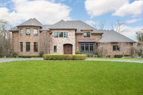 24 The Pnes, North Hempstead, NY 11568
