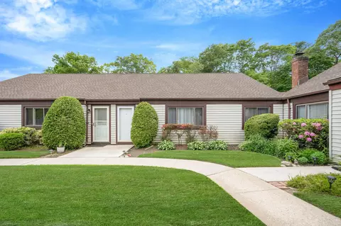 74 Gauguin Ct #74, Middle Island, NY 11953