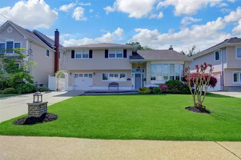 3236 Waterbury Dr, Wantagh, NY 11793
