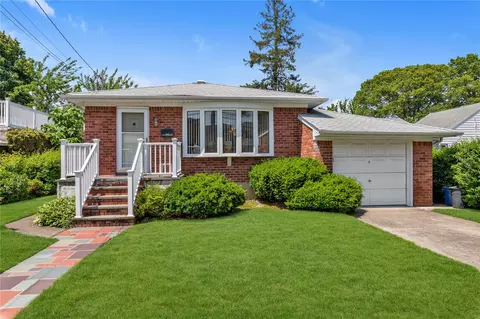 1649 Falmouth Ave, North Hempstead, NY 11040