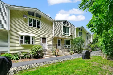 37 Scenic Cir, Cortlandt, NY 10520