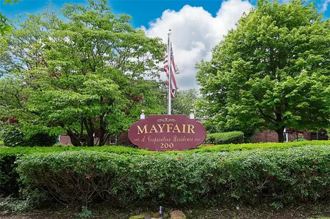 200 N Village Ave #D5, Rockville Centre, NY 11570