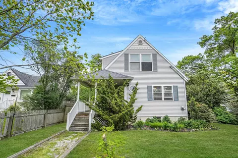 149 Penataquit Ave, Bay Shore, NY 11706