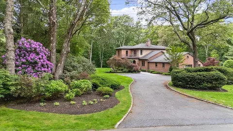 1039 Friendly Rd, Oyster Bay, NY 11771